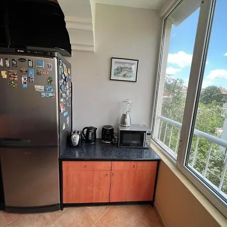 Lugano Couples Quiet W Free Street Parking