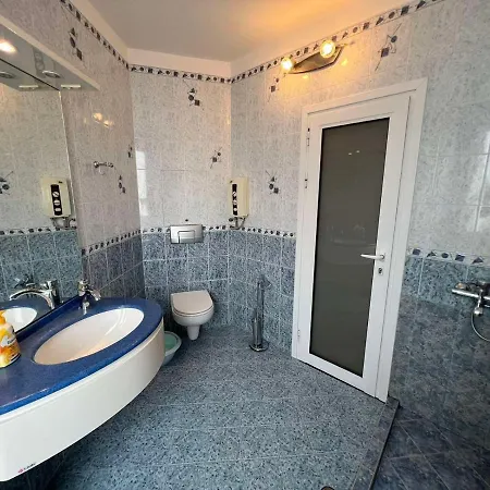 Lugano Couples Quiet W Free Street Parking Apartment *