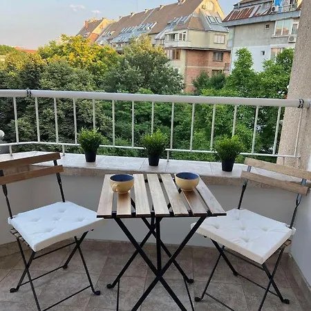 Lugano Couples Quiet W Free Street Parking *